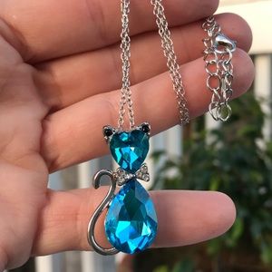4/$20 jewelry SALE! Blue bling kitty necklace